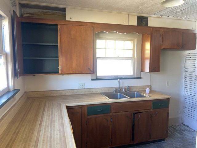 880 W Olive Street Property Photo 9