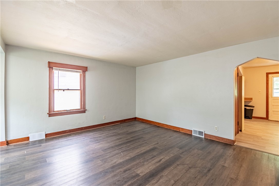 550 Sheridan Drive Property Photo 3