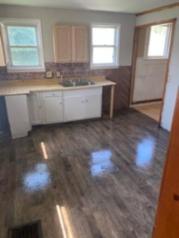 312 Sutherland Avenue Property Photo 6