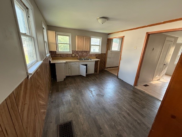 312 Sutherland Avenue Property Photo 7