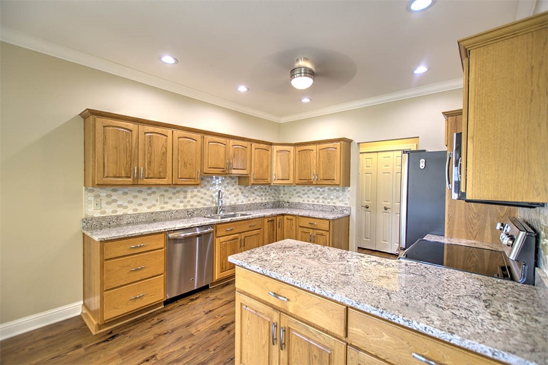 6711 Raintree Lane Property Photo 14