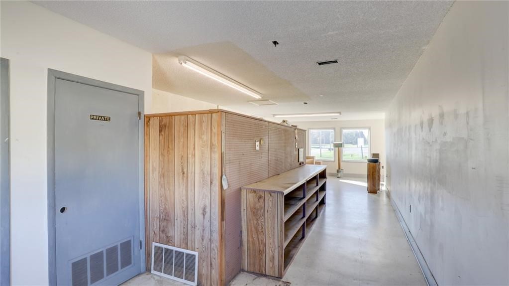 2800 N Oakland Avenue Property Photo 14