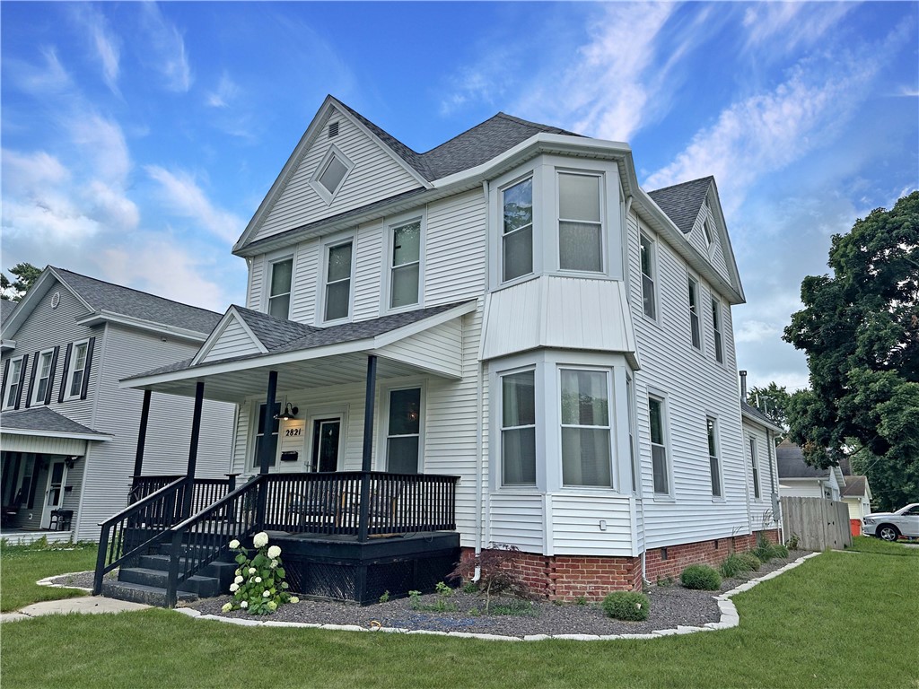 2821 Western Avenue Property Photo 3