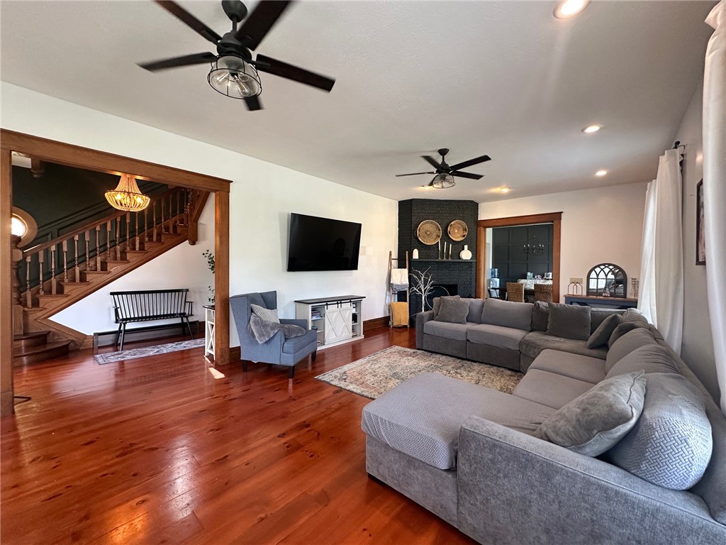 2821 Western Avenue Property Photo 7