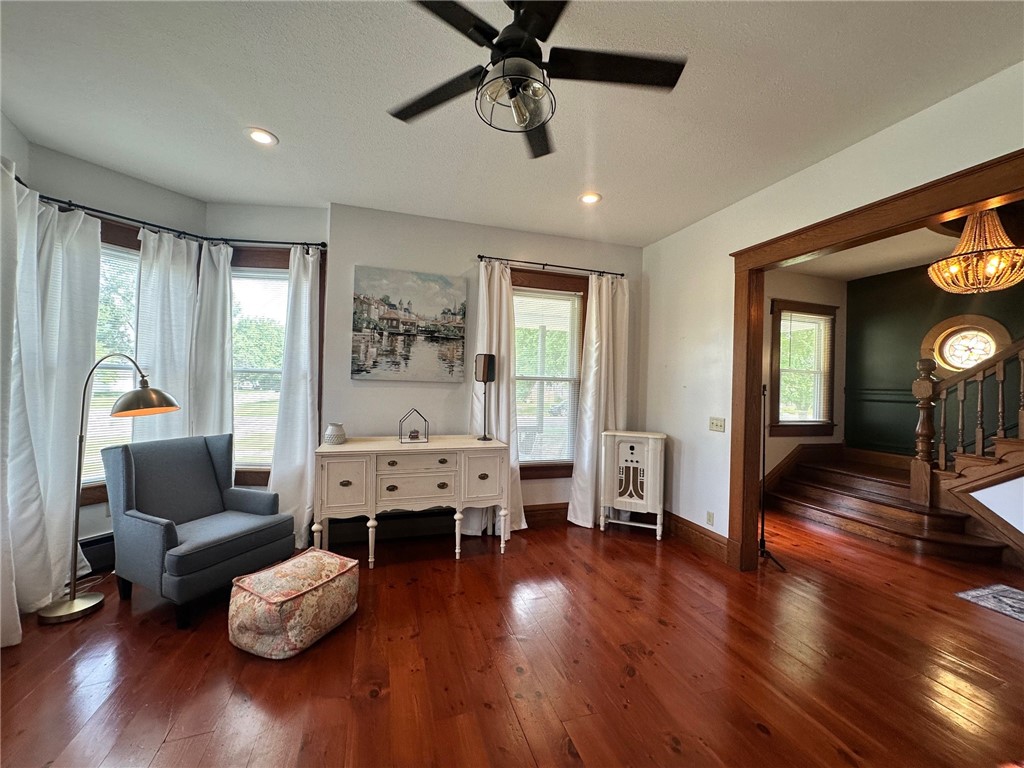 2821 Western Avenue Property Photo 8