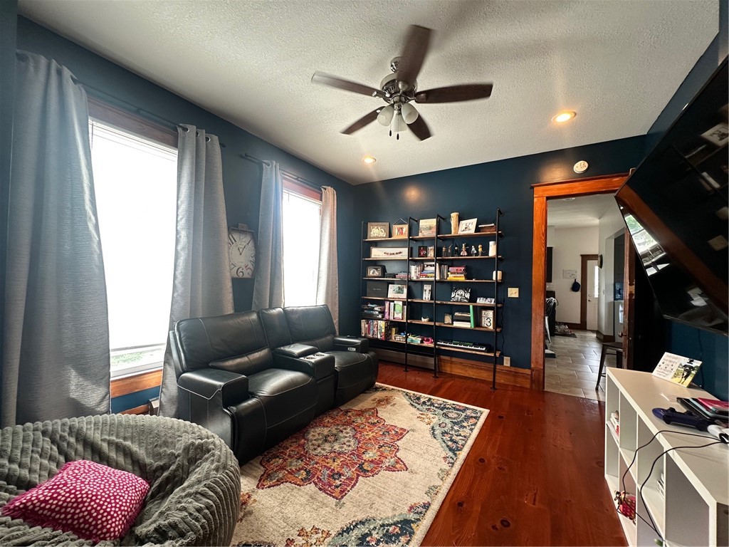 2821 Western Avenue Property Photo 9