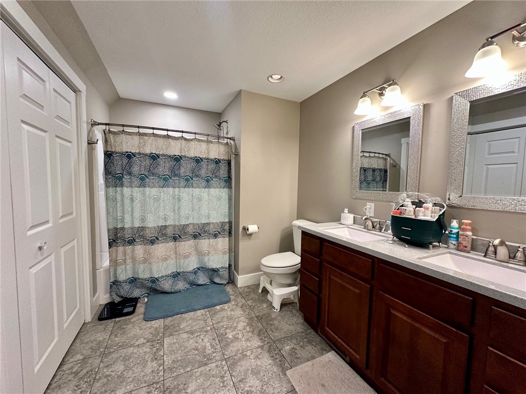 2821 Western Avenue Property Photo 20