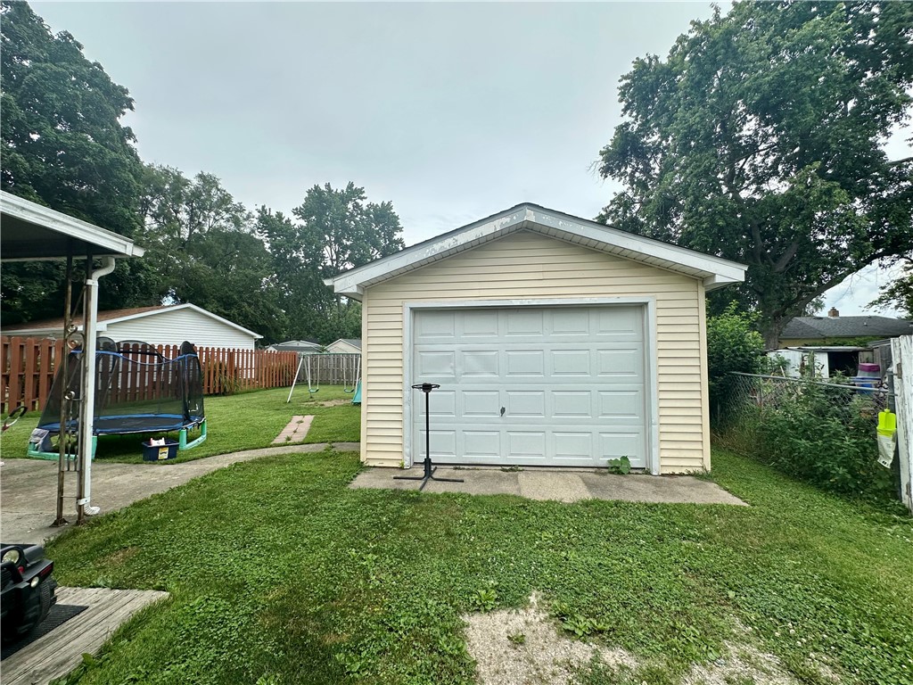 632 Woodlawn Avenue Property Photo 3
