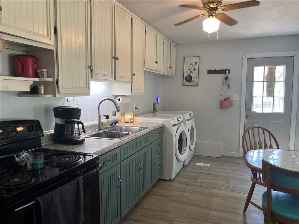 4136 Camelot Drive Property Photo 4