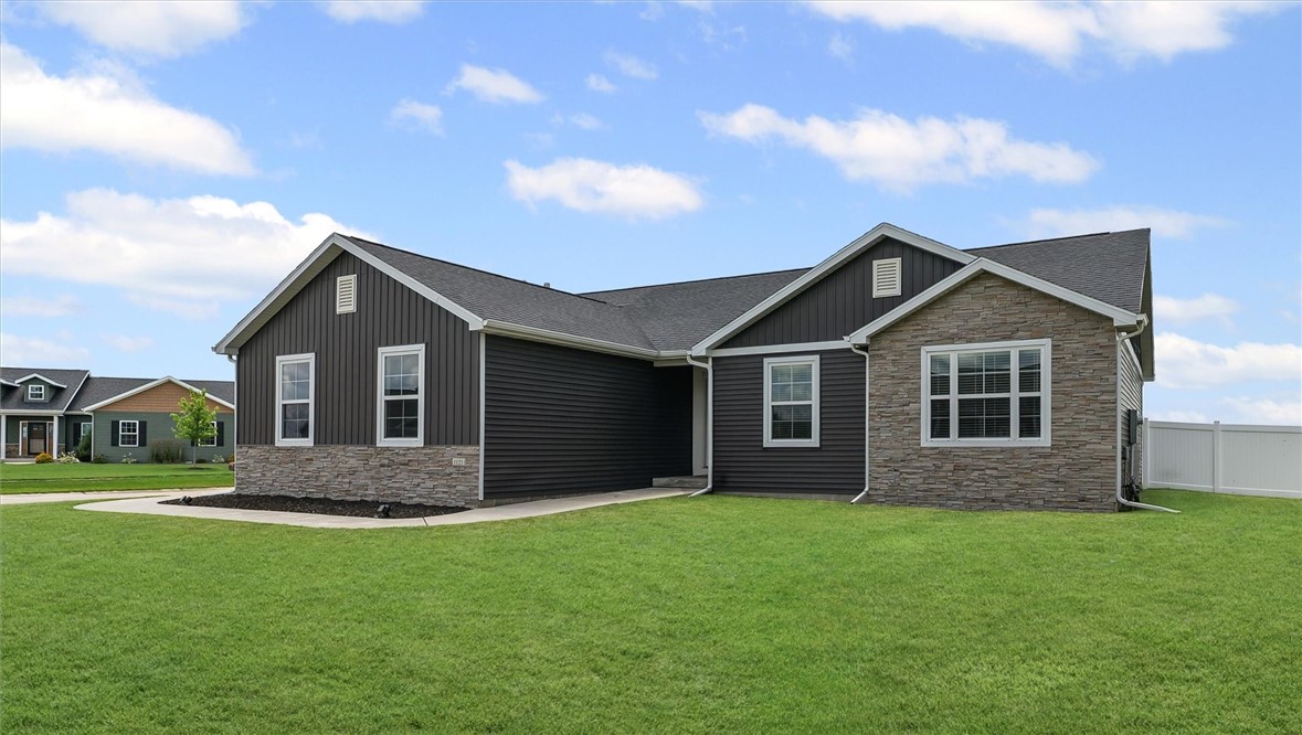 1121 Meadow Brook Court Property Photo 4