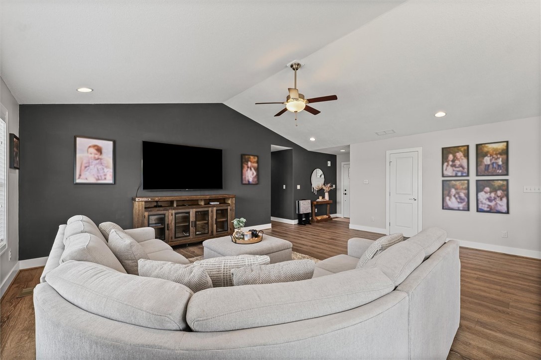 1121 Meadow Brook Court Property Photo 8