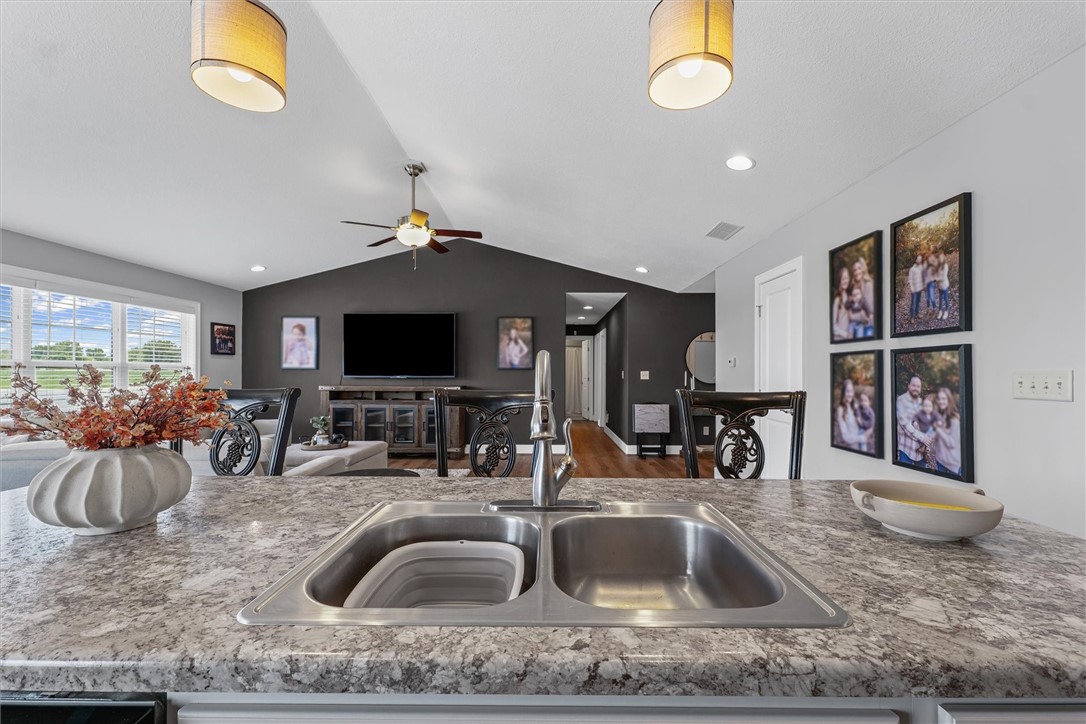 1121 Meadow Brook Court Property Photo 13