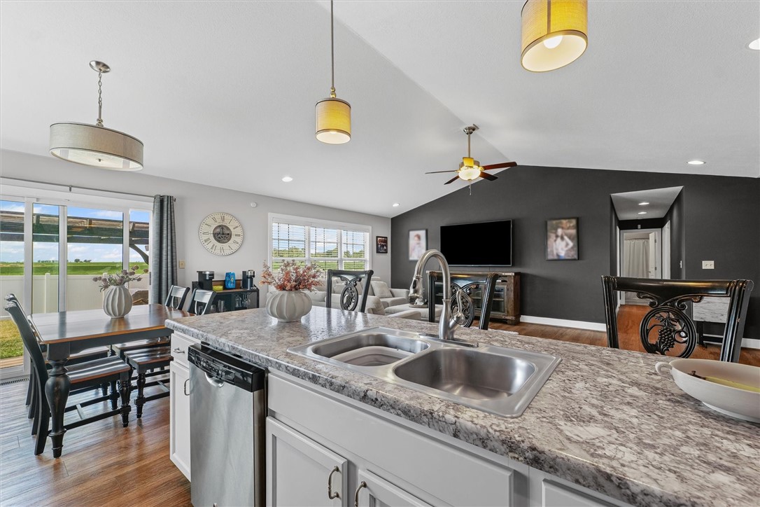 1121 Meadow Brook Court Property Photo 14