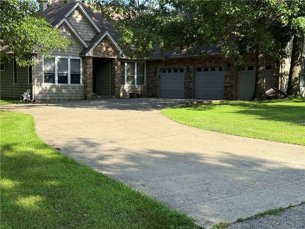 9425 Hawkeye Drive Property Photo 1
