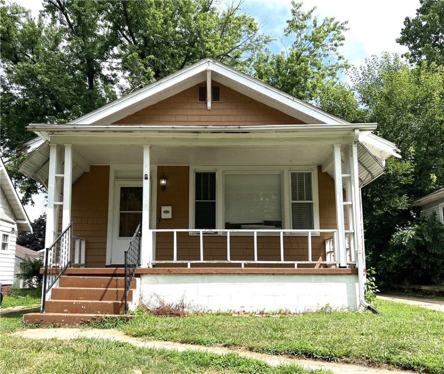 1174 W King Street Property Photo