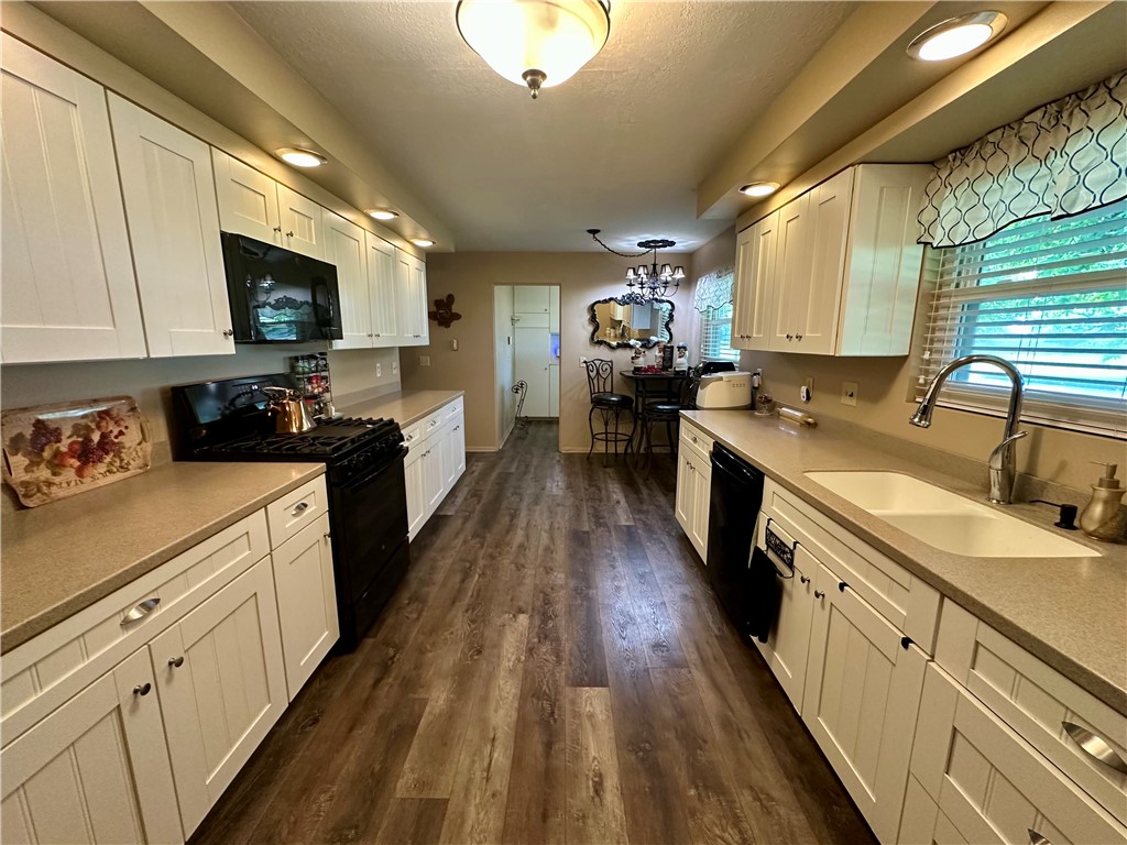 1712 Southdale Drive Property Photo 2