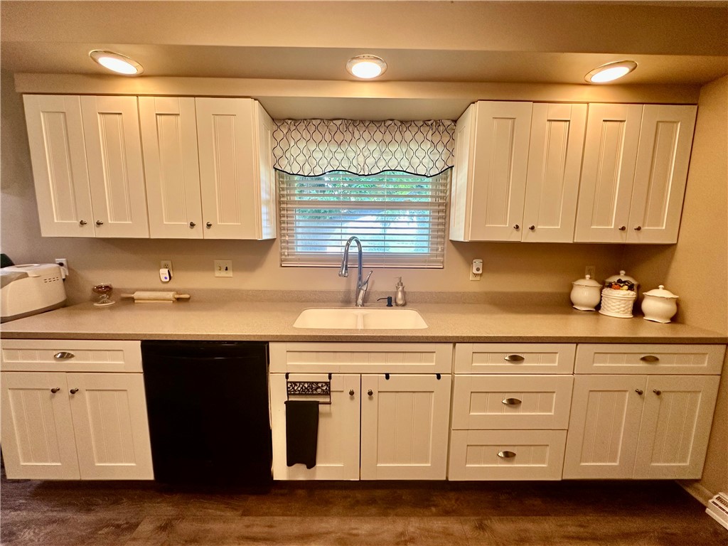 1712 Southdale Drive Property Photo 3