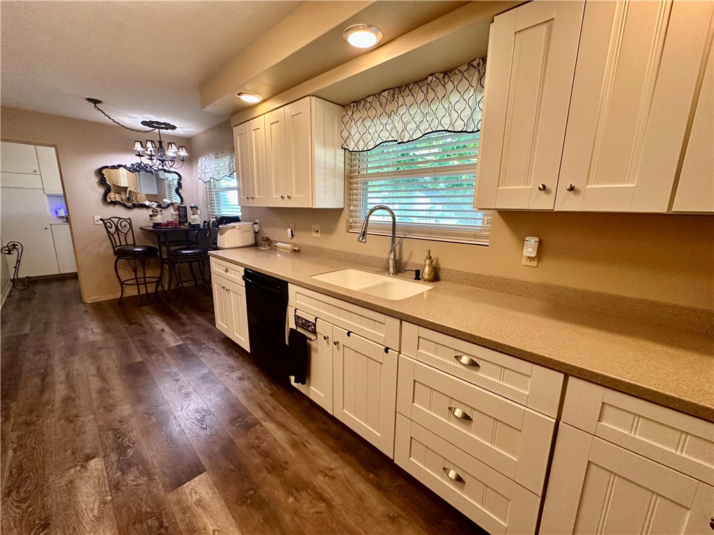 1712 Southdale Drive Property Photo 4