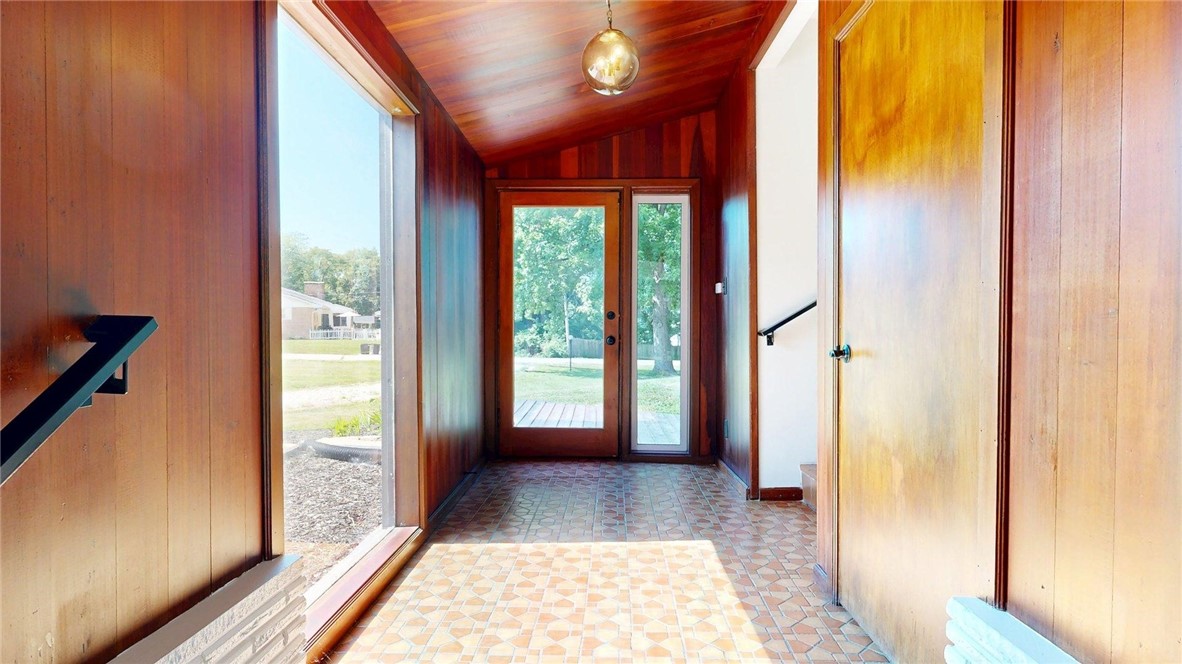 2550 Ivy Lane Property Photo 5