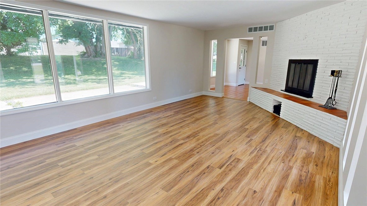 2550 Ivy Lane Property Photo 6