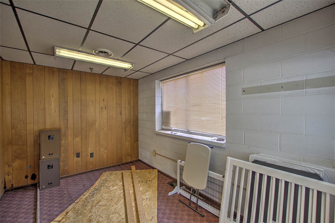 2190 N Oakland Avenue Property Photo 17