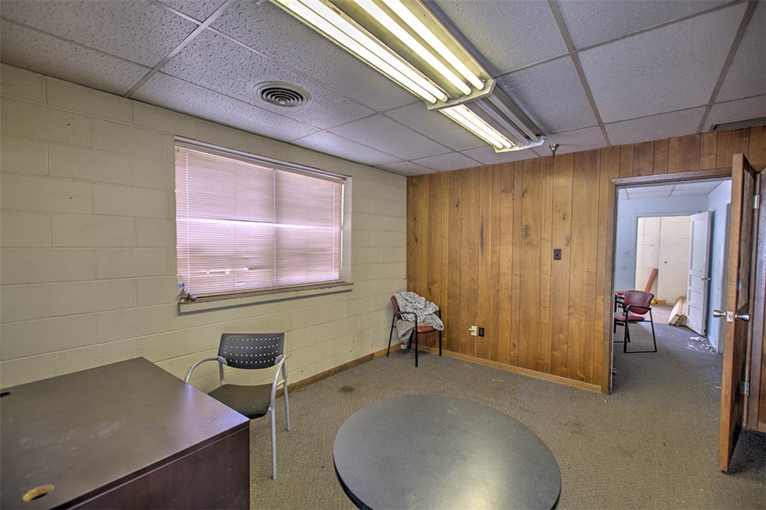 2190 N Oakland Avenue Property Photo 19