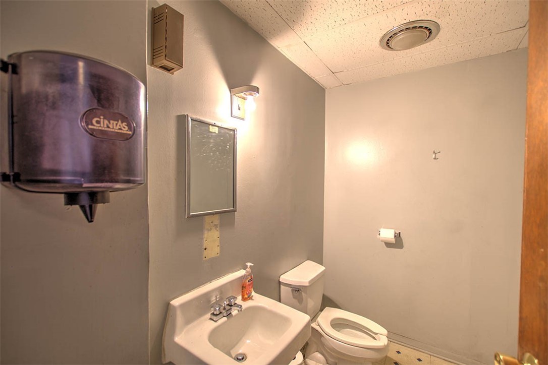 2190 N Oakland Avenue Property Photo 22
