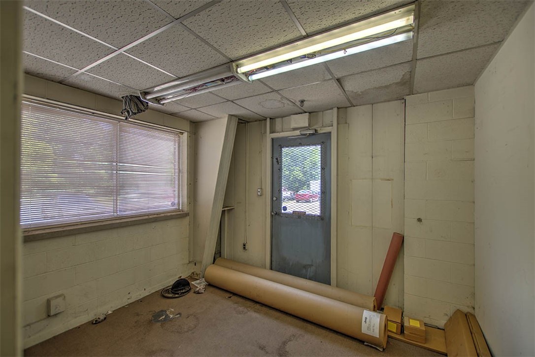 2190 N Oakland Avenue Property Photo 26