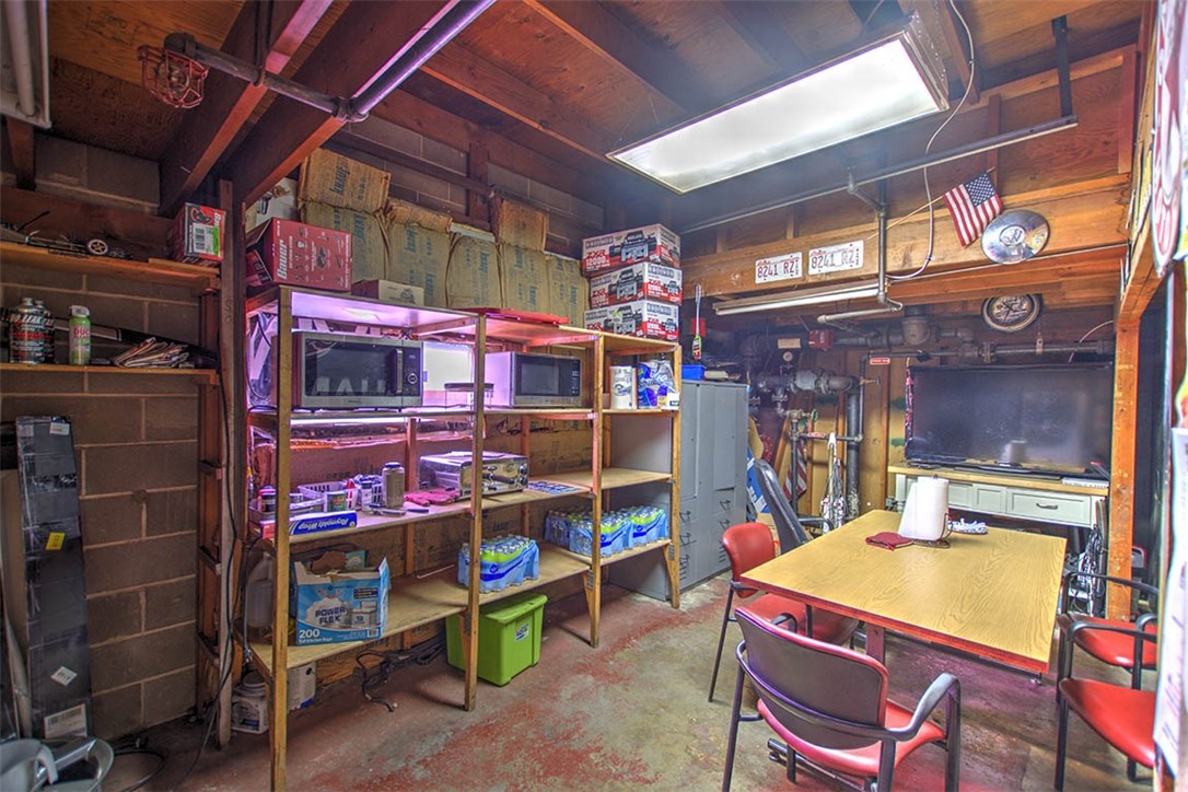 2190 N Oakland Avenue Property Photo 29