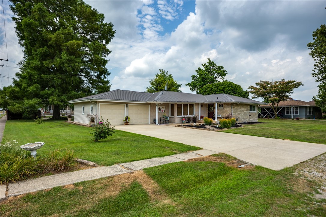 101 Willow Drive Property Photo 1