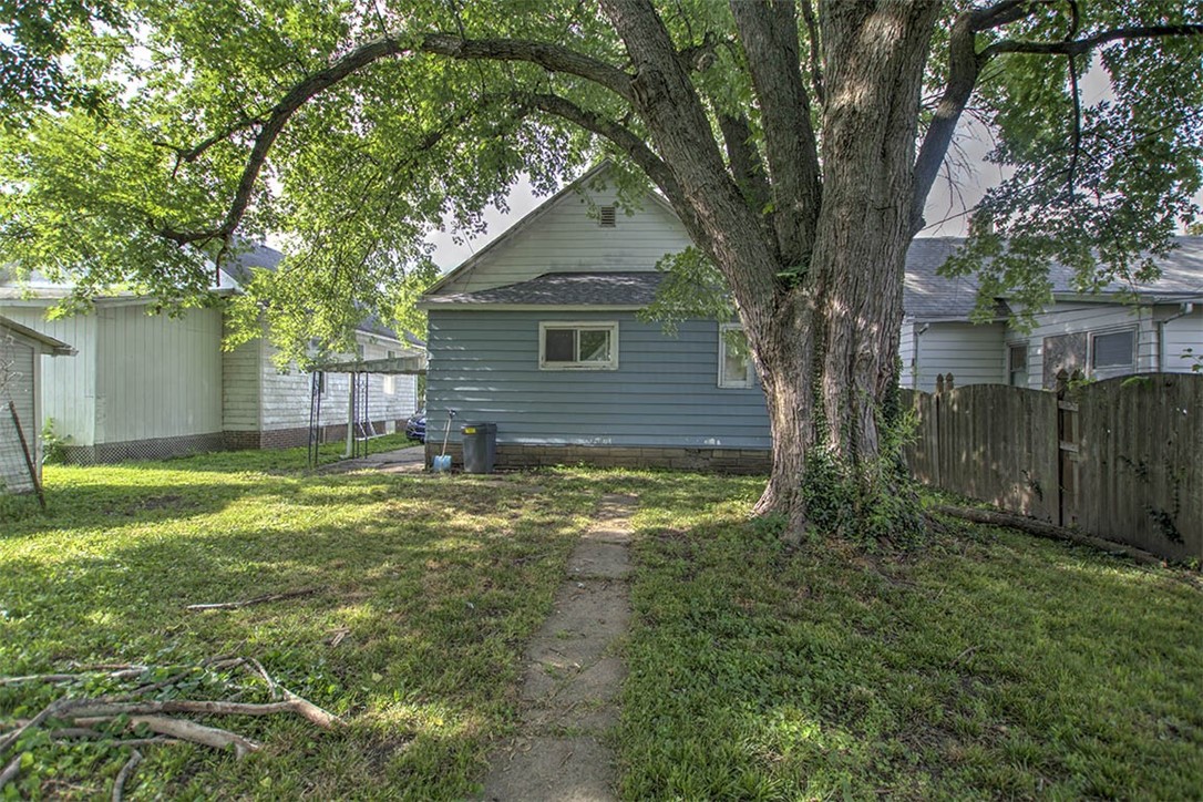 1645 E Wood Street Property Photo 4