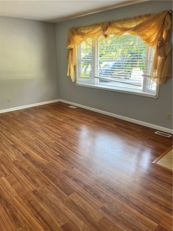 1021 W Hayes Avenue Property Photo 3
