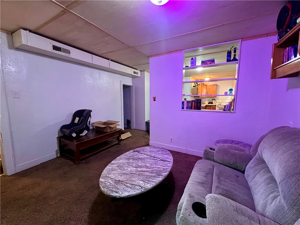 2502 Pine Avenue Property Photo 6
