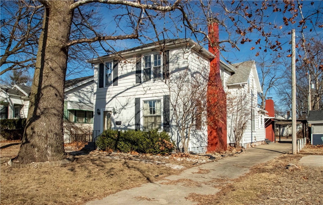 1305 N Gilbert Street Property Photo 1