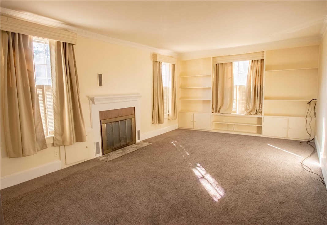 1305 N Gilbert Street Property Photo 6