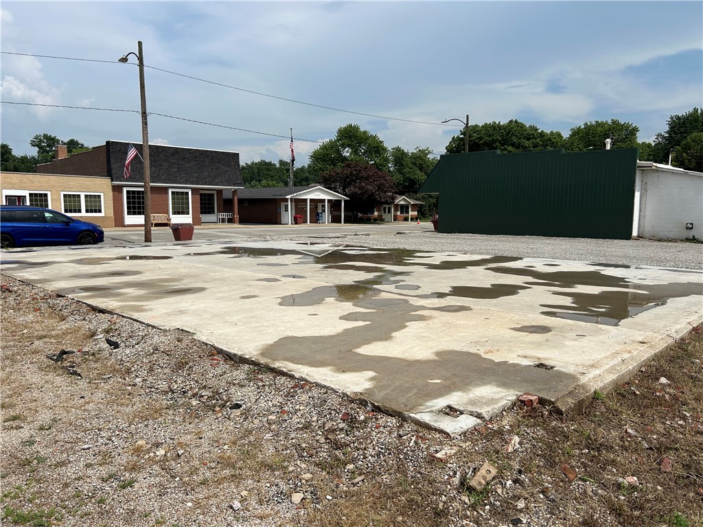 107 S Main Property Photo 1