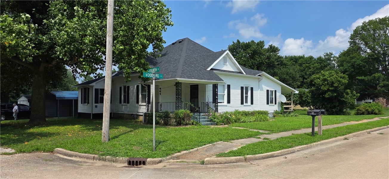 401 E Woodyard Avenue Property Photo 1