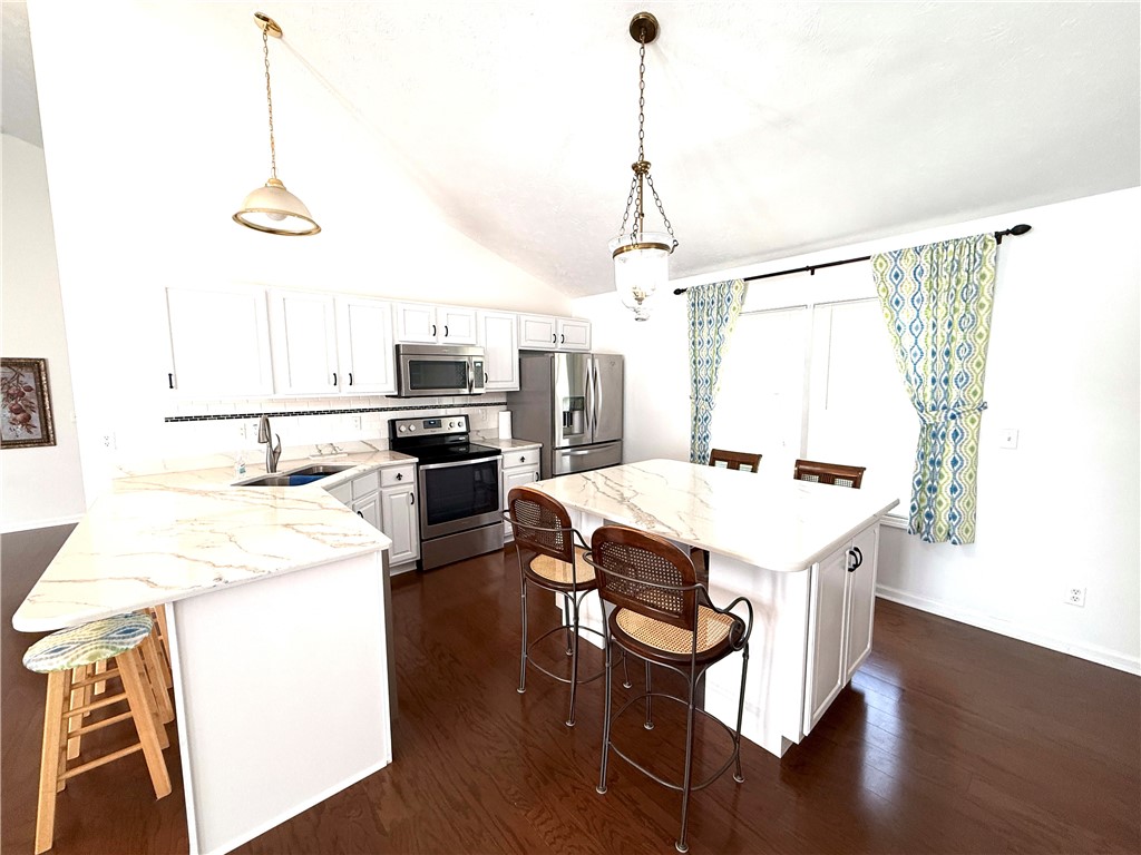 904 Lockhart Street Property Photo 4