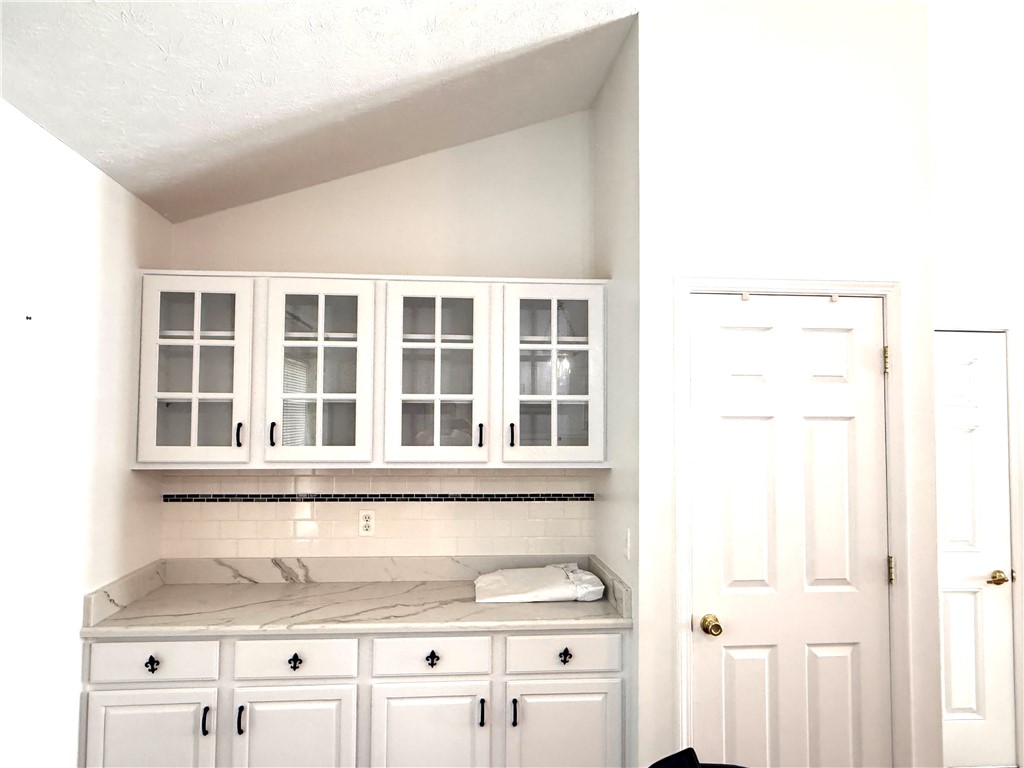 904 Lockhart Street Property Photo 6