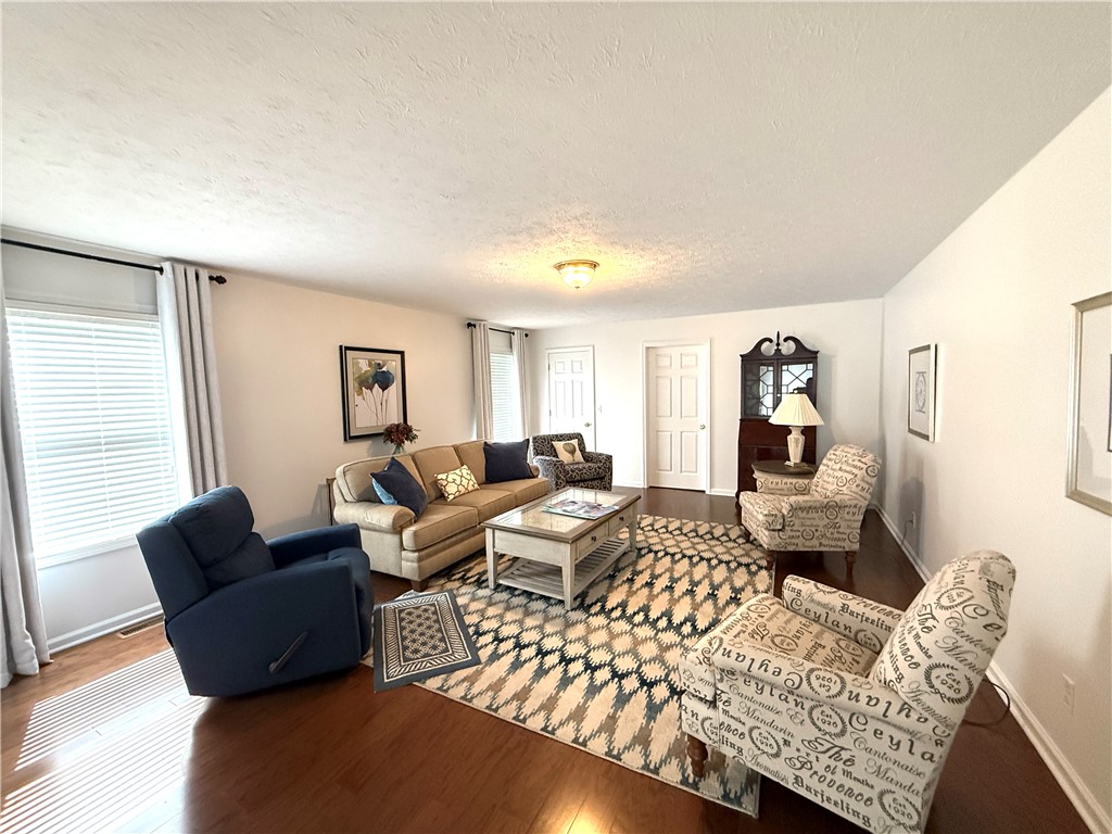 904 Lockhart Street Property Photo 9