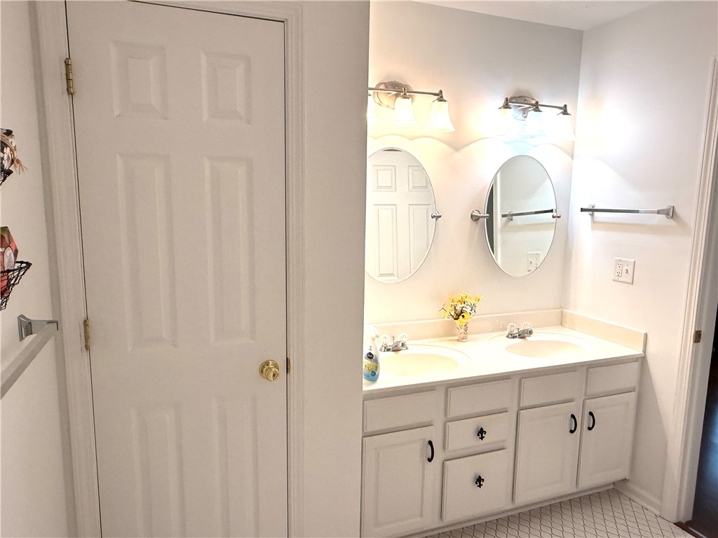 904 Lockhart Street Property Photo 13