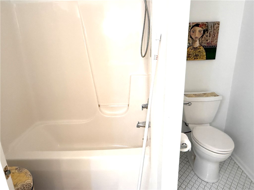 904 Lockhart Street Property Photo 14