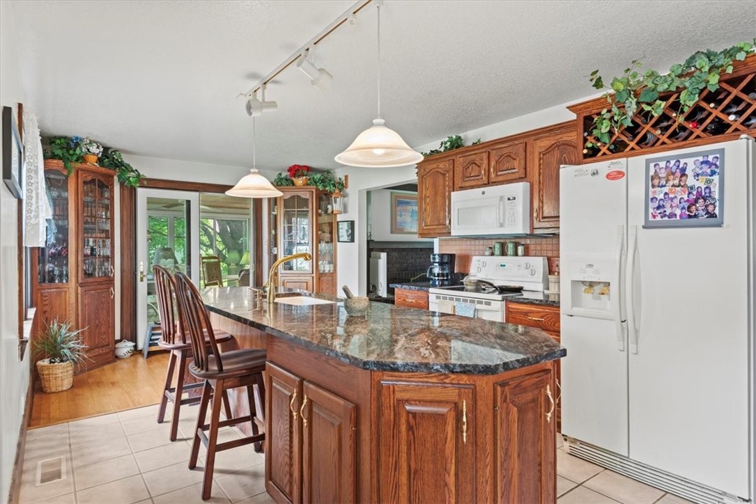 114 E North Street Property Photo 4