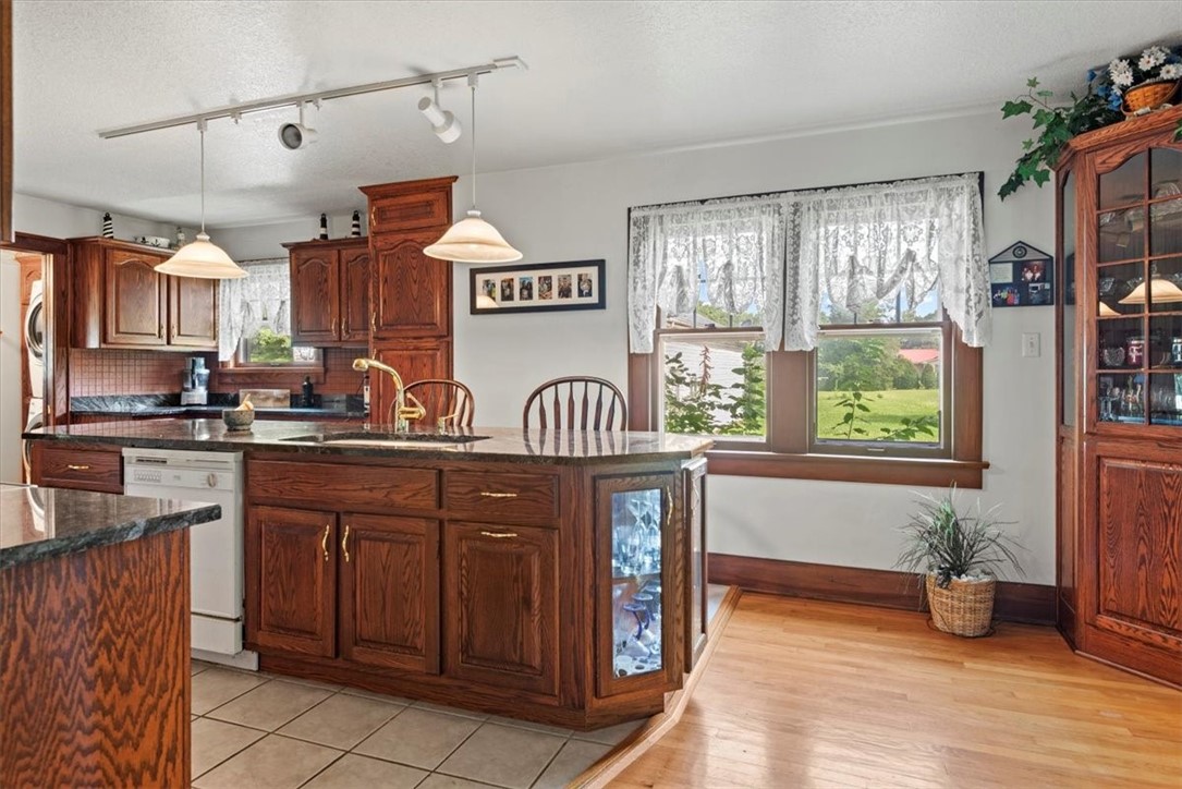 114 E North Street Property Photo 6