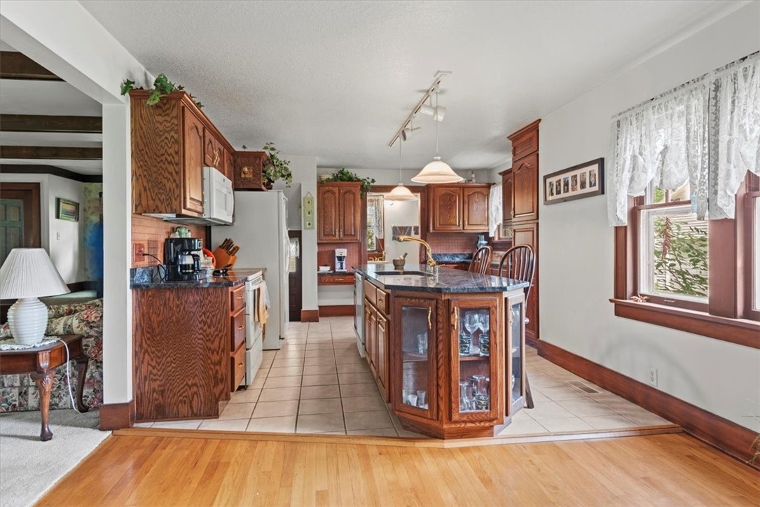 114 E North Street Property Photo 7