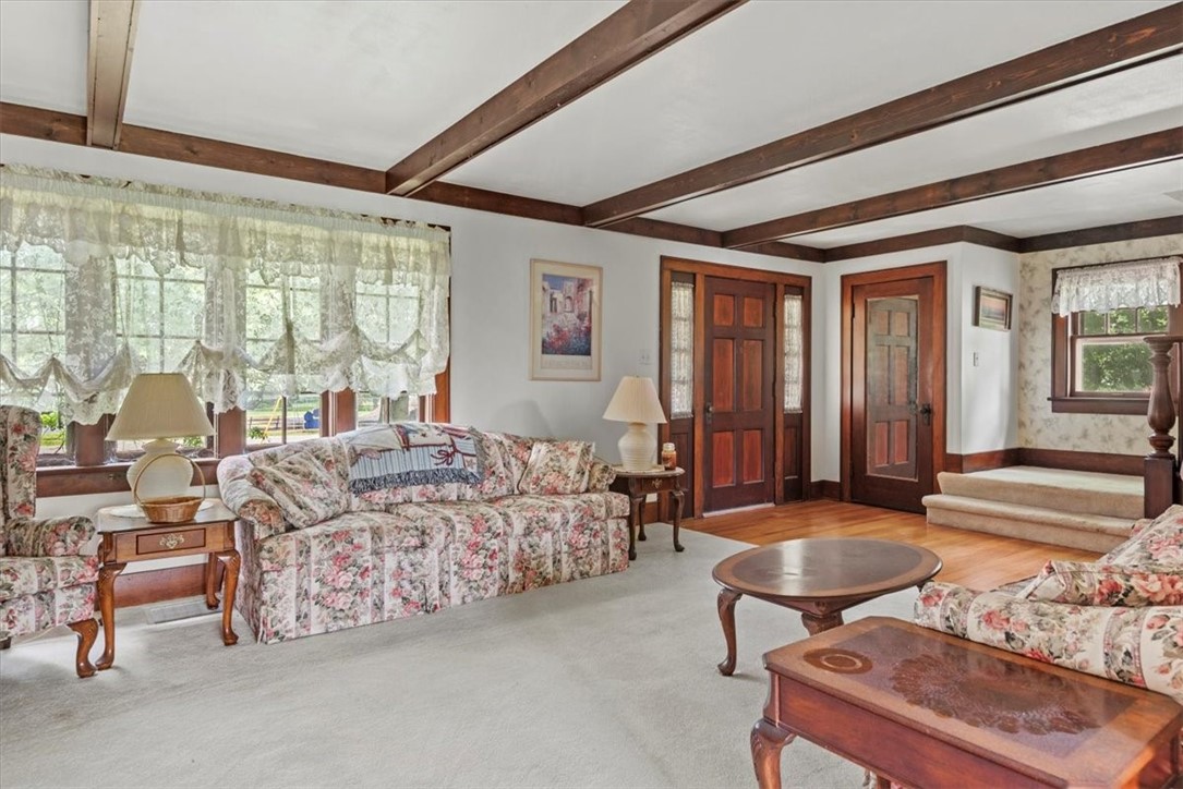 114 E North Street Property Photo 11