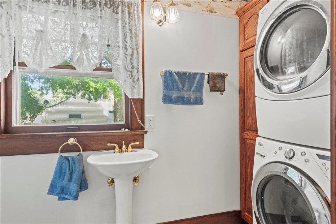 114 E North Street Property Photo 16