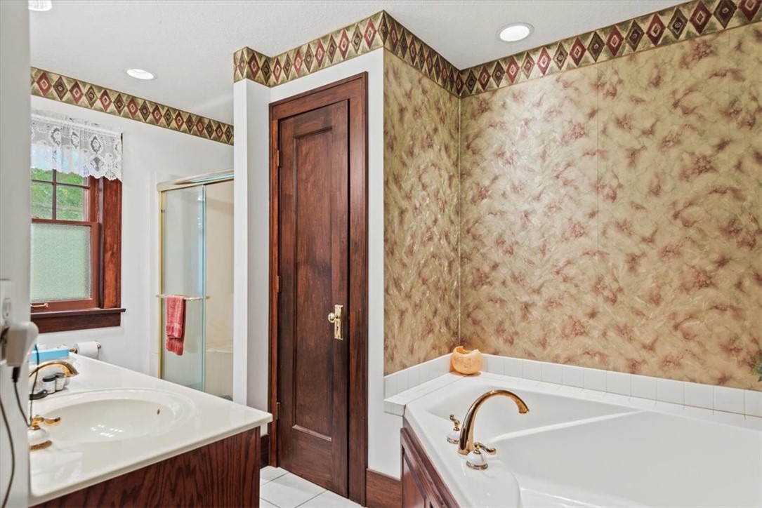 114 E North Street Property Photo 17