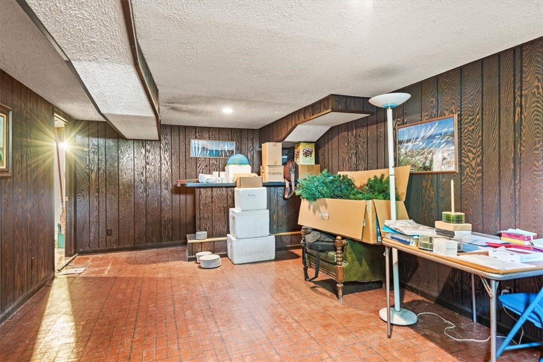 114 E North Street Property Photo 26