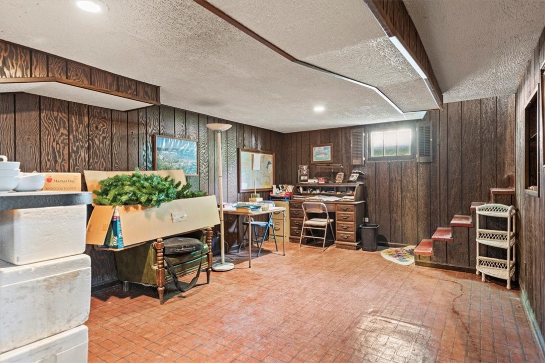 114 E North Street Property Photo 27